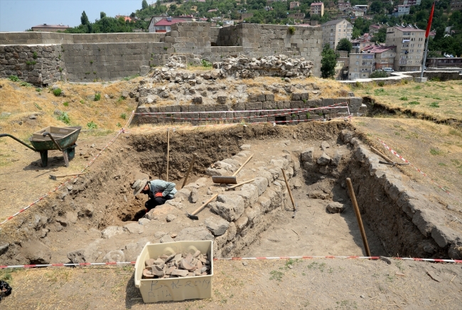Bitlis Kalesi'nde Bizans ve Osmanlı sikkeleri bulundu